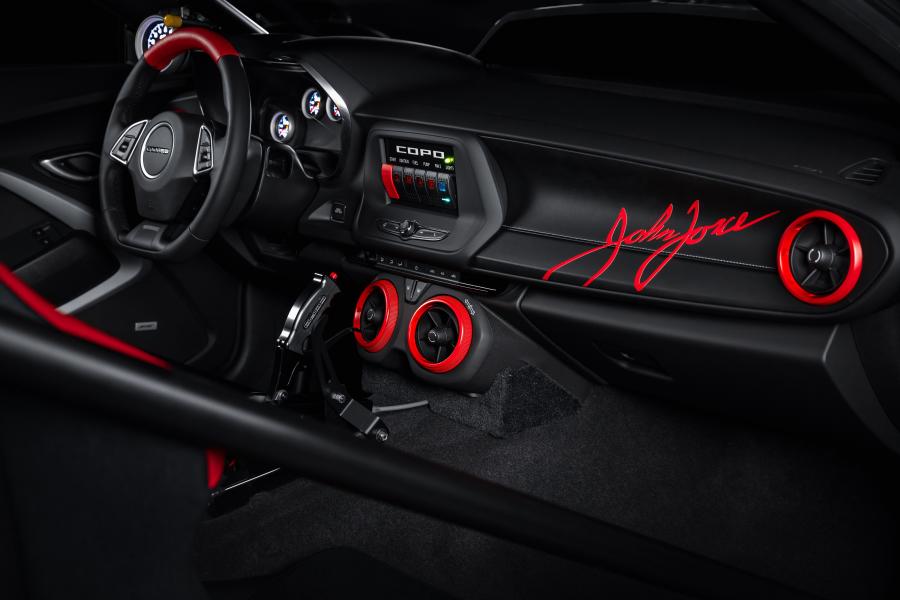 Торпедо Chevrolet COPO Camaro John Force Edition 2019 года  (фото 4 из 7)